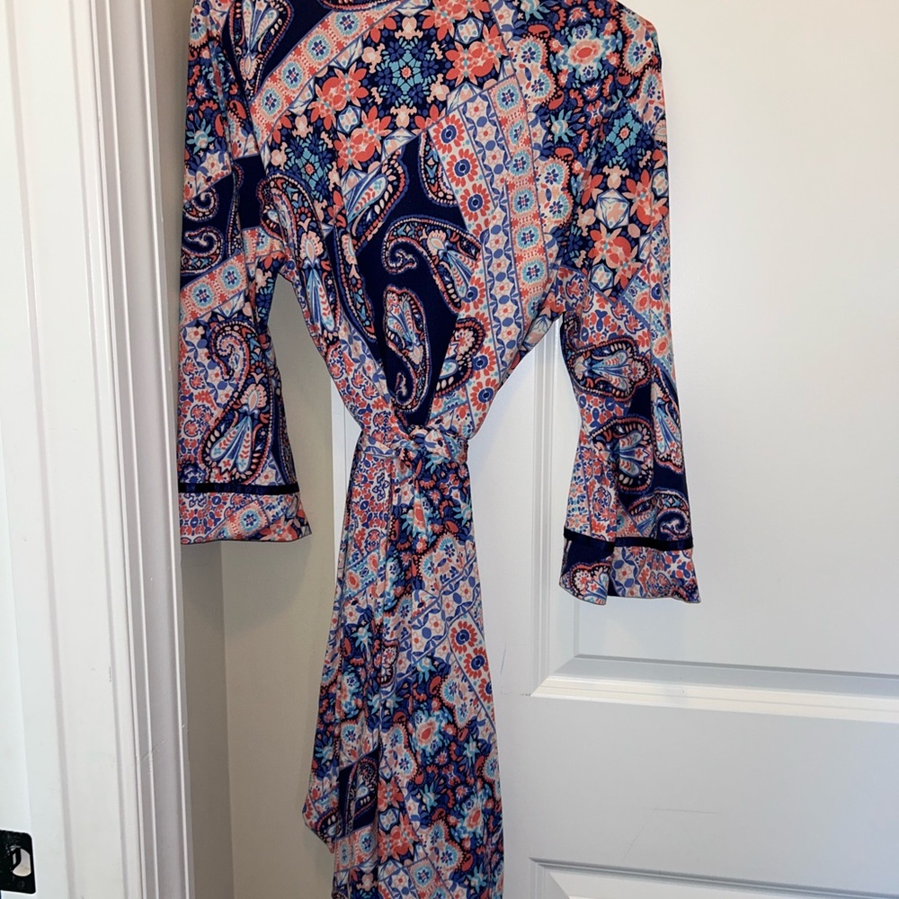 New Direction Robe - Picture 2 of 4
